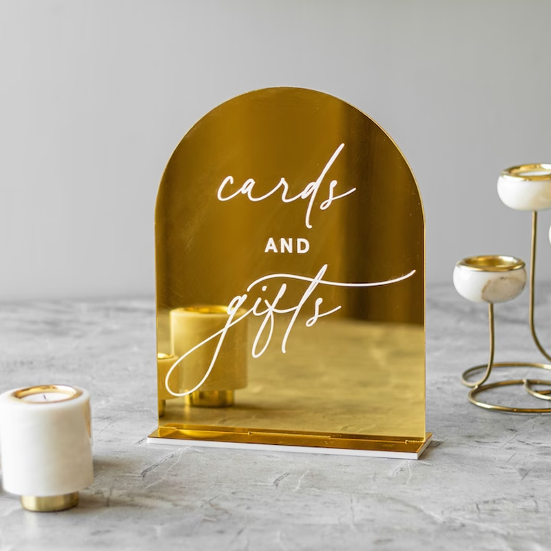 Table Number Gold - スタイメモリーテーブルサイン、ゲストブックサイン、カードとギフト、愛は素晴らしい治療を持っています、4つのウェディングサインのセット